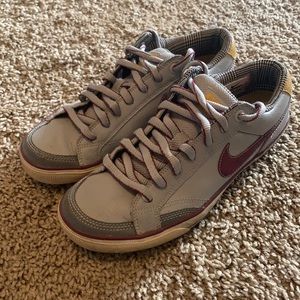 NIKE Leather Low Top Skater Sneaker